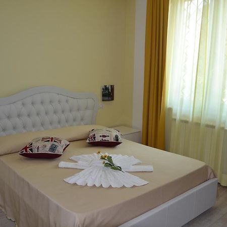 Fly In The World B&B ฟิวมิชีโน ห้อง รูปภาพ
