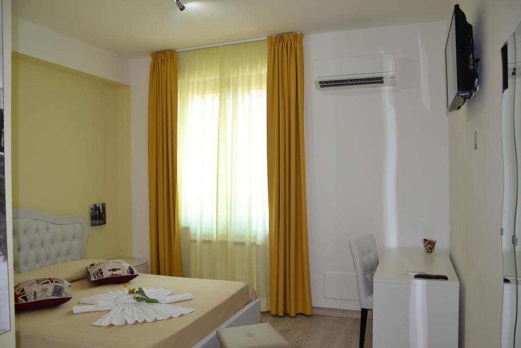 Fly In The World B&B ฟิวมิชีโน ห้อง รูปภาพ