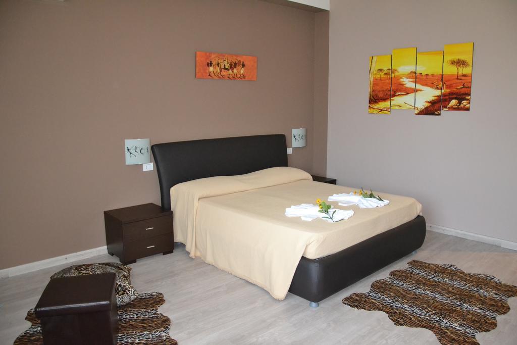 Fly In The World B&B ฟิวมิชีโน ห้อง รูปภาพ